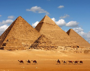 Giza Pyramids, Saqqara and Memphis Day Trip